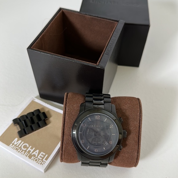 Michael Kors Black Watch - Picture 2 of 3